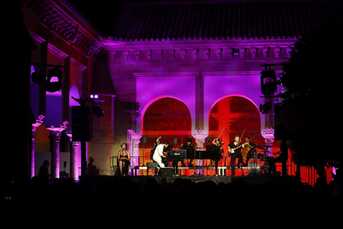 El Pele y Chico Pérez deslumbran con su talento en la Noche Blanca del Flamenco en Córdoba, en imágenes
