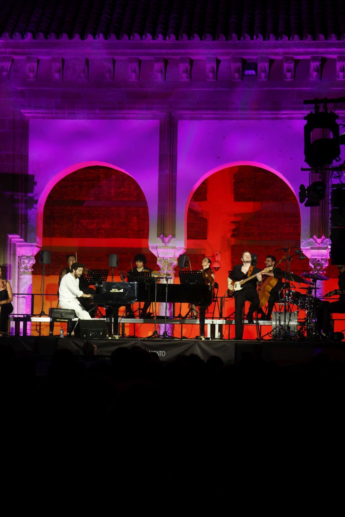 El Pele y Chico Pérez deslumbran con su talento en la Noche Blanca del Flamenco en Córdoba, en imágenes