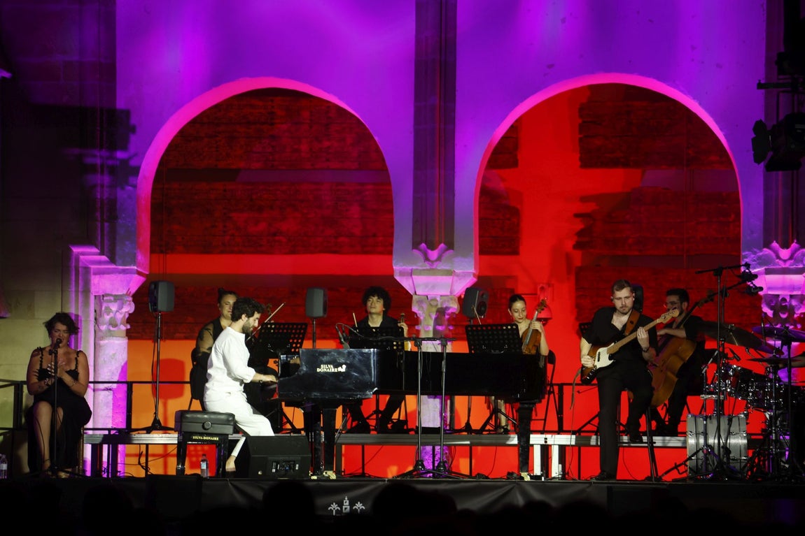 El Pele y Chico Pérez deslumbran con su talento en la Noche Blanca del Flamenco en Córdoba, en imágenes