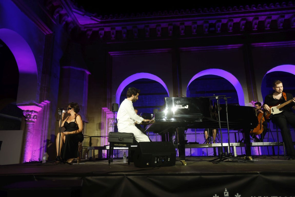 El Pele y Chico Pérez deslumbran con su talento en la Noche Blanca del Flamenco en Córdoba, en imágenes