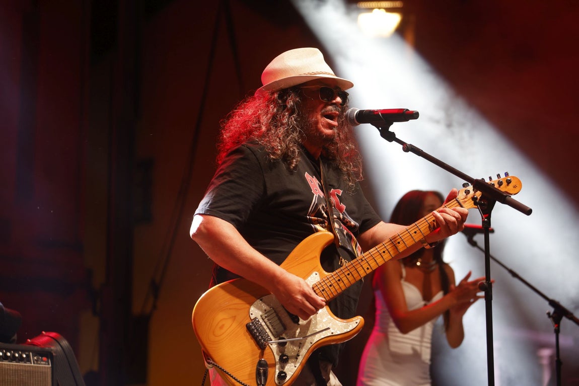 Raimundo Amador y Califato ¾ brillan en la Noche Blanca del Flamenco en Córdoba