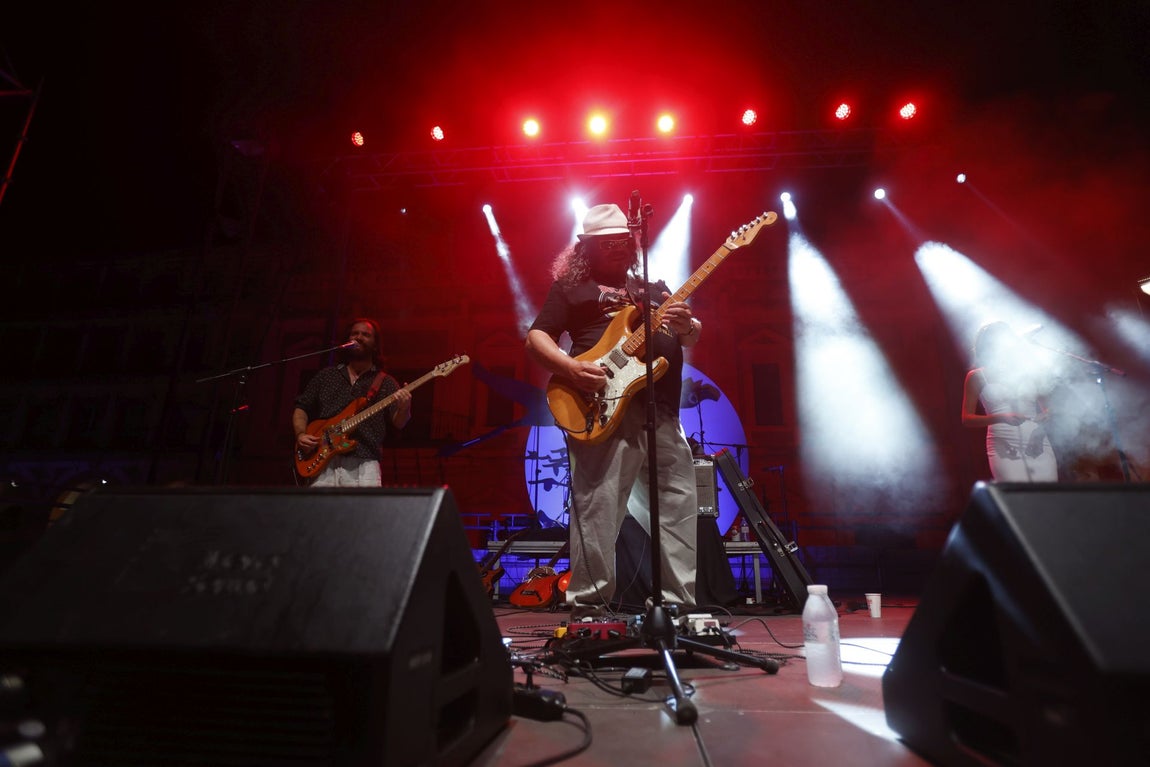 Raimundo Amador y Califato ¾ brillan en la Noche Blanca del Flamenco en Córdoba