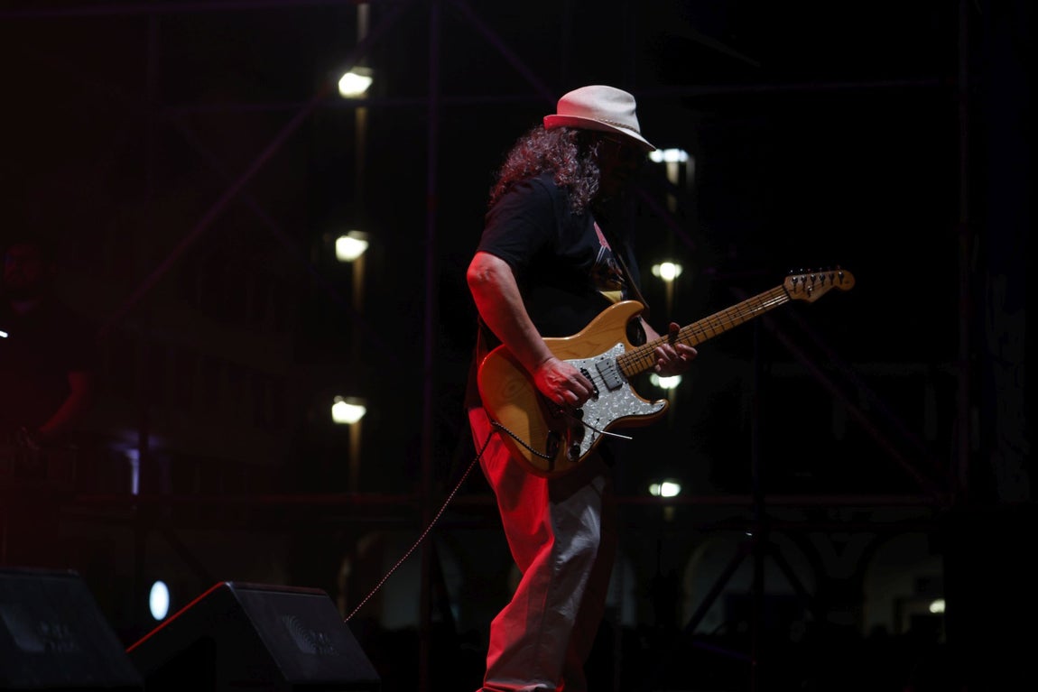 Raimundo Amador y Califato ¾ brillan en la Noche Blanca del Flamenco en Córdoba