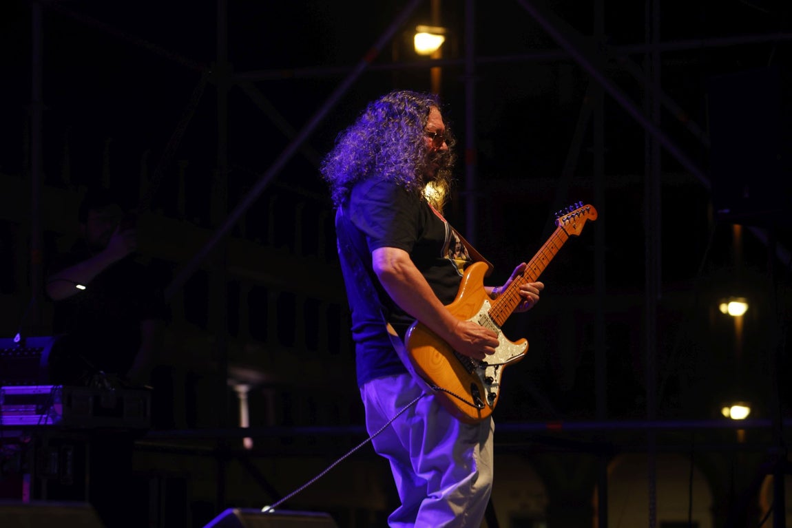 Raimundo Amador y Califato ¾ brillan en la Noche Blanca del Flamenco en Córdoba