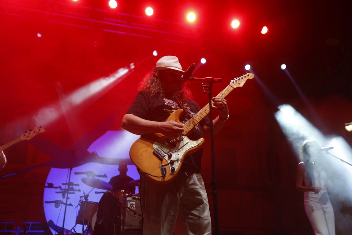 Raimundo Amador y Califato ¾ brillan en la Noche Blanca del Flamenco en Córdoba