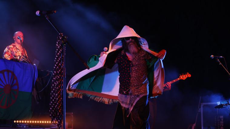 Califato ¾ durante su actuación en el Alcázar