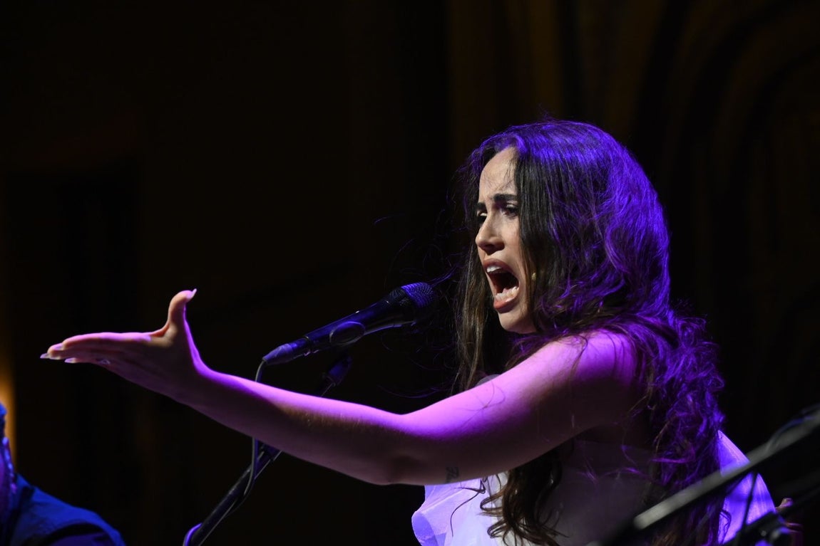 La pureza de Aurora Vargas y la fuerza de Rocío Luna y Rafa del Calli en La Noche Blanca del Flamenco de Córdoba, en imágenes
