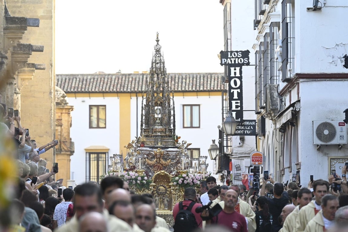 La solemne procesión del Corpus Christi de Córdoba, en imágenes