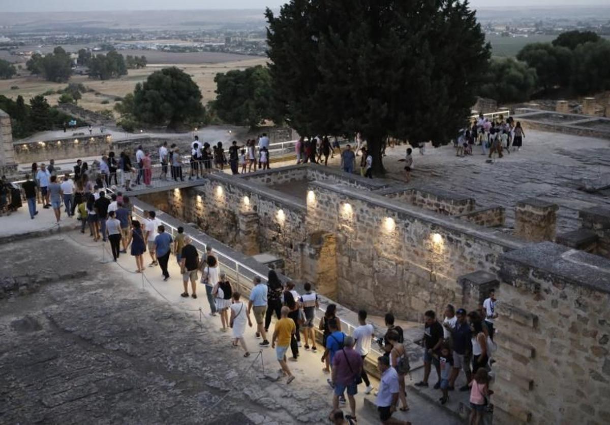 Visita nocturna a Medina Azahara