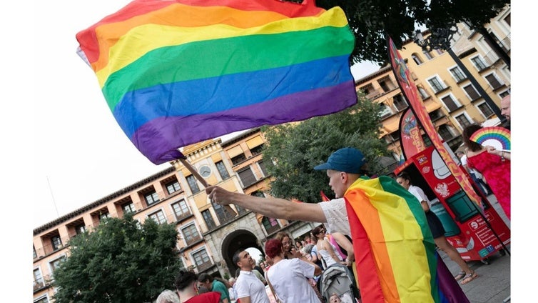 Toledo no lucirá por tercer año consecutivo la bandera LGTBI en el Ayuntamiento