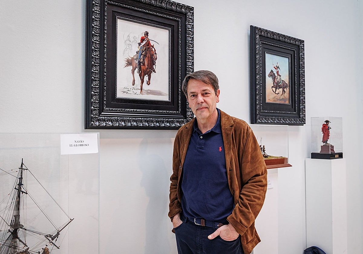 Augusto Ferrer-Dalmau, en una exposición de su obra