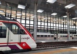 Un incendio en la vía obliga a interrumpir la circulación de alta velocidad entre Madrid, Valladolid y Gijón