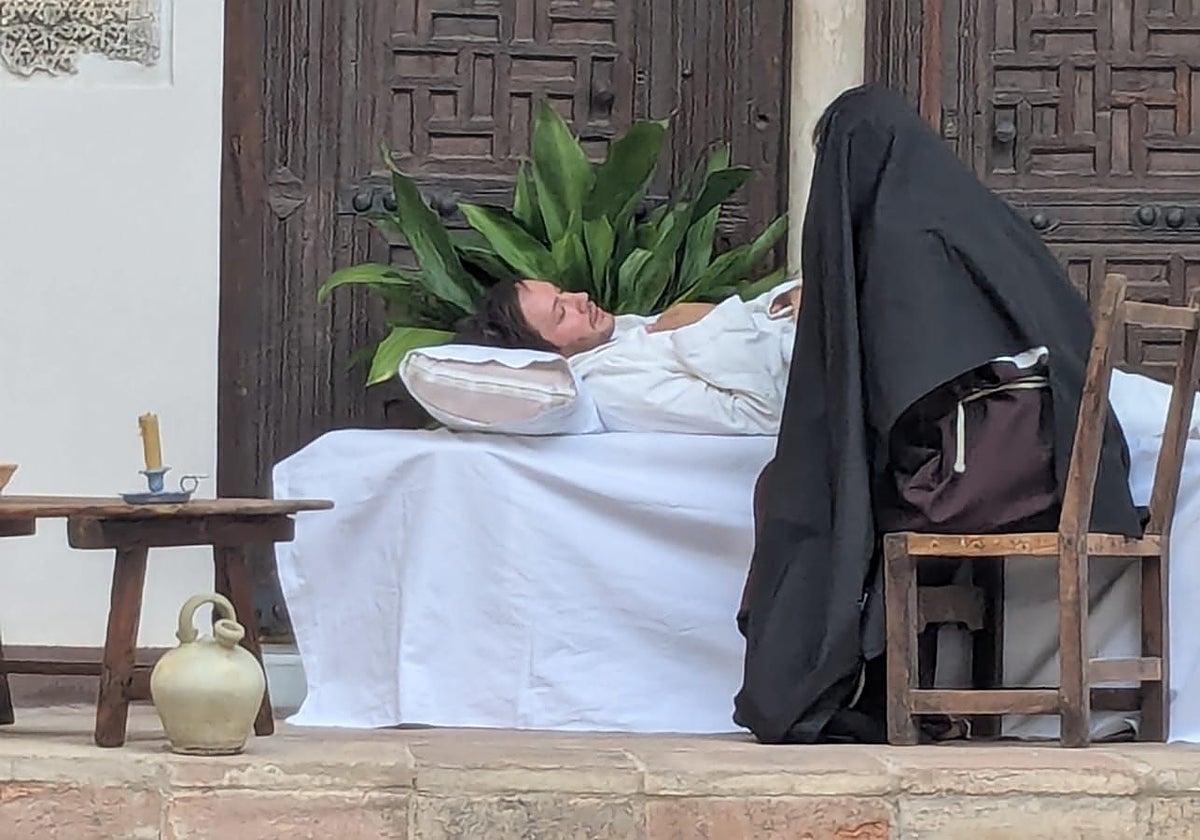 El actor toledano Daniel Valencia y la actriz Mía Gallardo en una de sus actuaciones