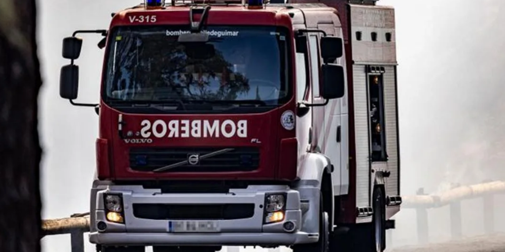 Un agresivo incendio arrasa un matadero de pollos en Extremadura