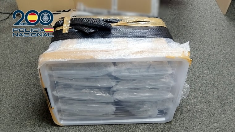 El alijo de marihuana, embalado para su envío desde una empresa de paquetería