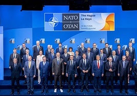 Los aliados escenifican la soledad de un presidente arrinconado