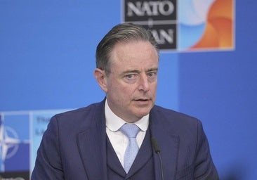 El primer ministro belga tira de ironía antes de la cumbre de la OTAN: «Si Pedro Sánchez es capaz de hacer lo que dice, entonces es un genio»