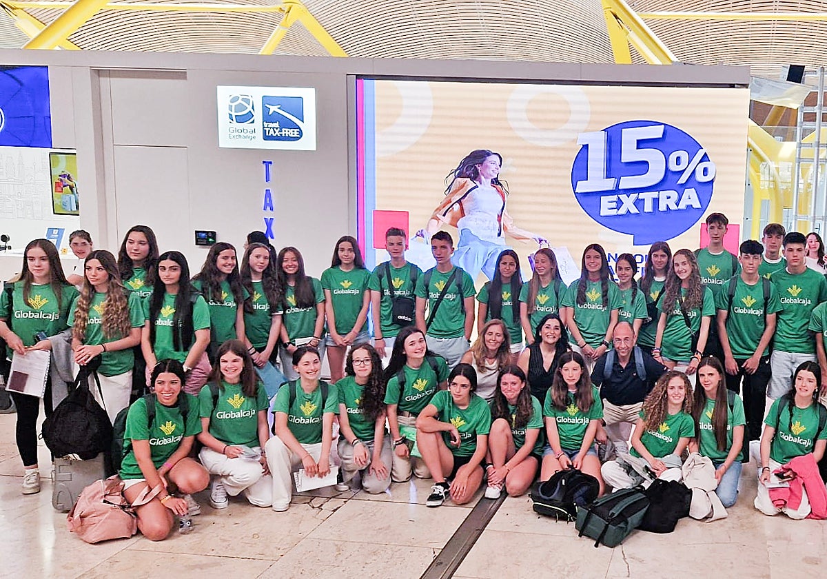 Los participantes en el aeropuerto para viajar a Irlanda