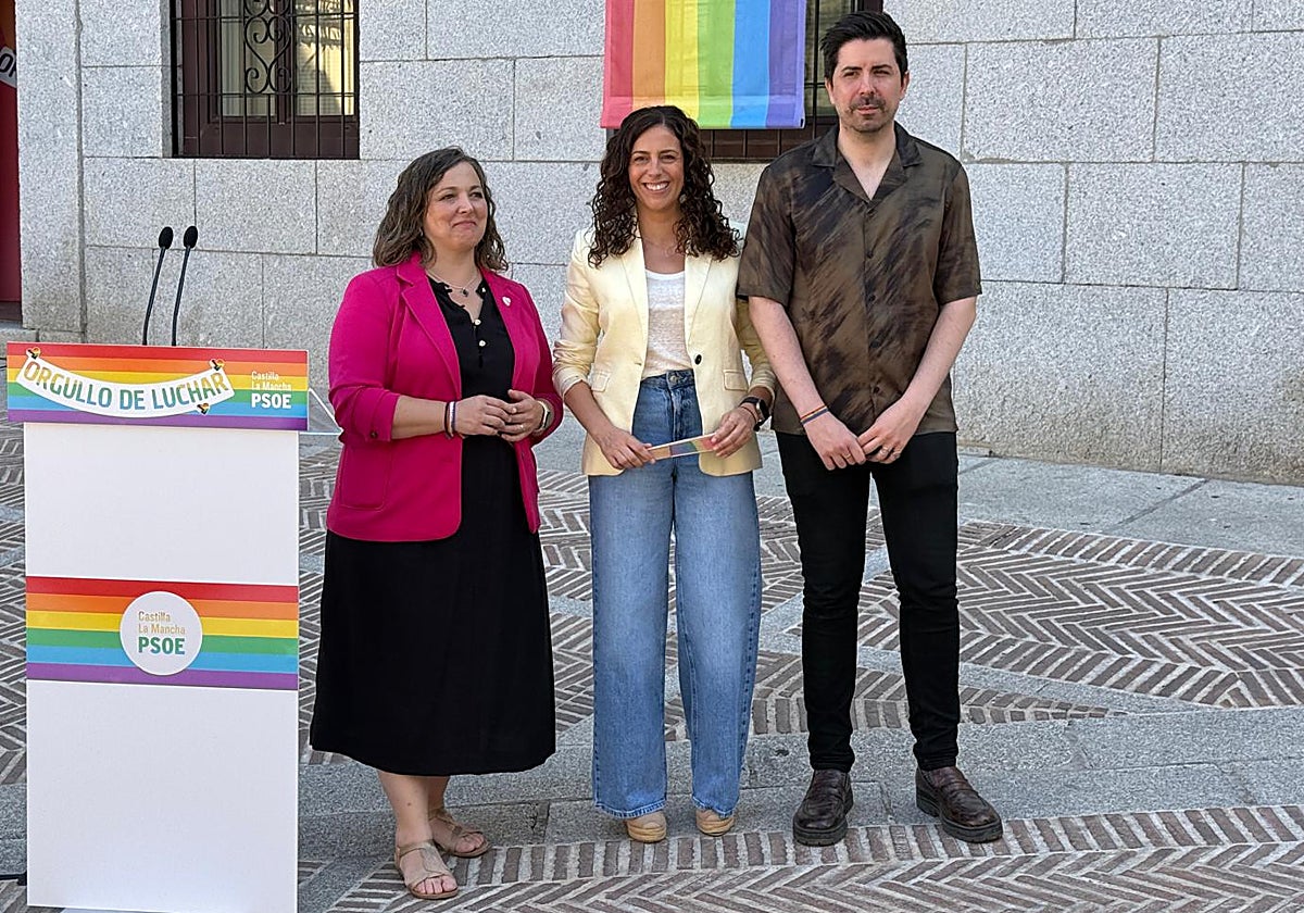 García, De la Cruz y De la Fuente, este jueves, en la sede de Santa María la Blanca