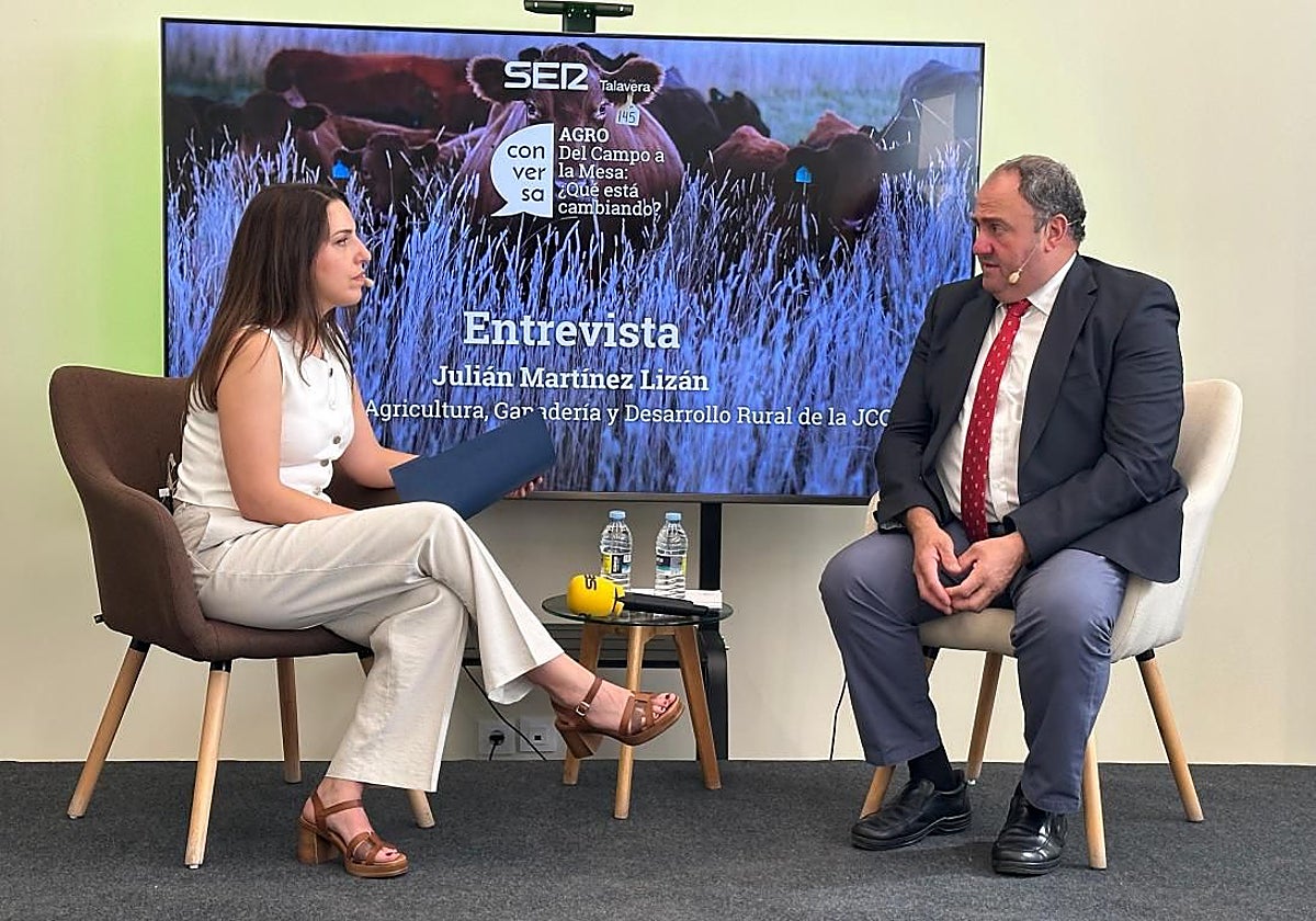 El Consejero de Agricultura, Ganadería y Desarrollo Rural, Julián Martínez Lizán en una entrevistar en Cadena Ser