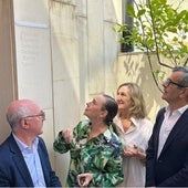 Laura García Lorca descubre la placa en el centro cultural dedicado a la figura de su tío