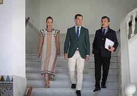 Juanma Moreno: «Si el puente del Centenario no está funcionando al cien por cien es por la mordida»