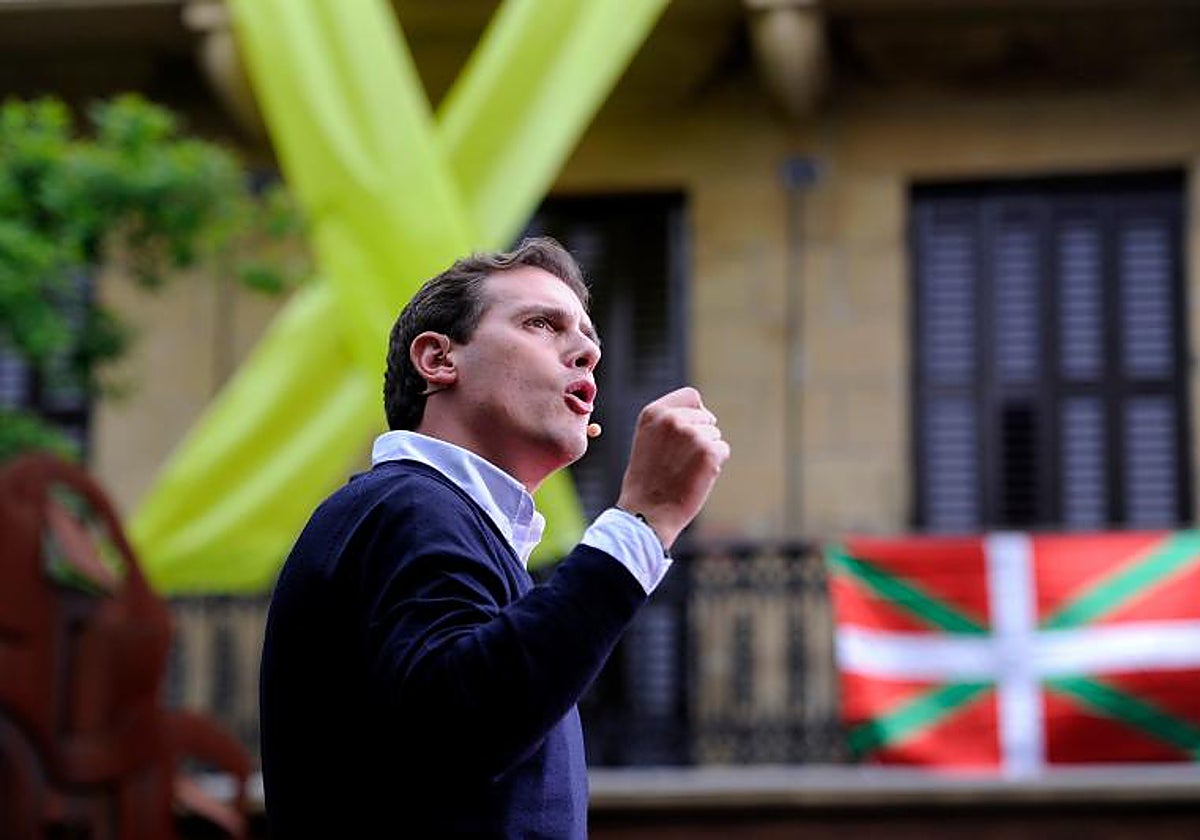 Quien fuera líder de Ciudadanos, Albert Rivera, durante el mitin en Rentería (Guipúzcoa) en 2019