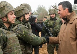 Militares cuestionan el «antiamericanismo» de Sánchez en política de defensa