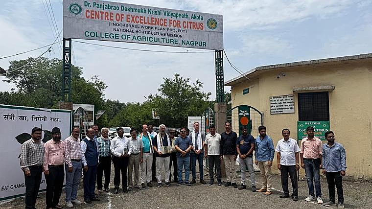 Representantes del Gobierno indio, el agregado comercial de la Embajada Española en India y el equipo de Eurosemillas en el Centre of Ecellence for Citrus en Nagpur
