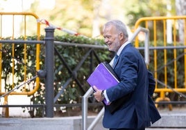 El TSJ de Madrid anula la multa de 5.000 euros impuesta por Peinado al abogado de Begoña Gómez por atender a la prensa