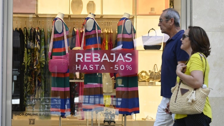 La ola de calor en Córdoba también frena la fiebre por las rebajas