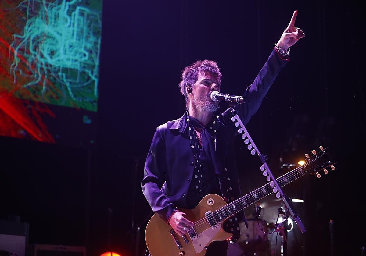 Coque Malla tocando en octubre en Córdoba