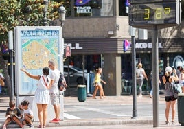 Hasta cuándo va a durar la ola de calor extremo y municipios en riesgo rojo en la Comunidad Valenciana