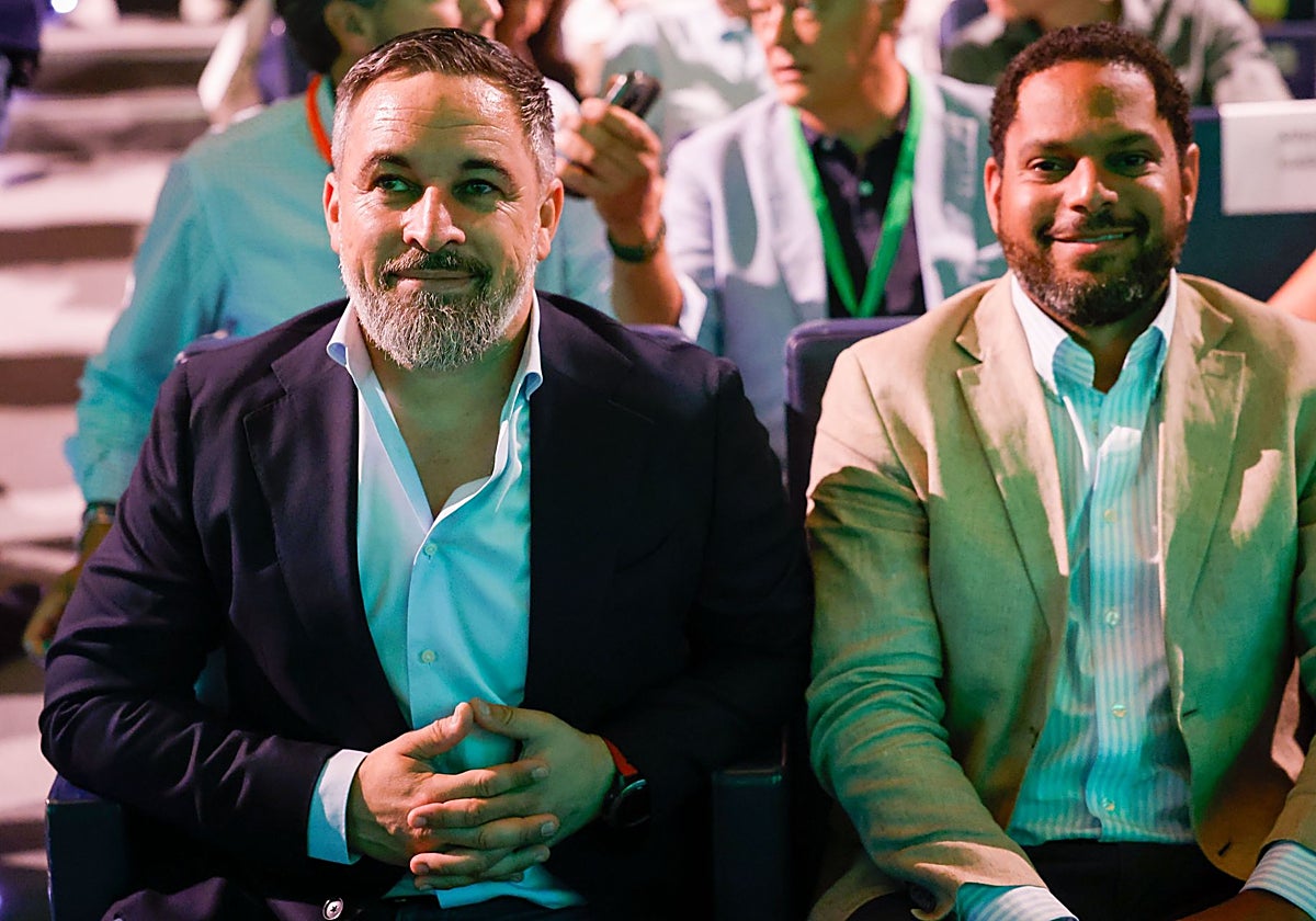 El líder de Vox, Santiago Abascal, y su secretario general, Ignacio Garriga