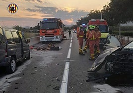 Dos muertos en un fuerte choque frontal entre coches en la localidad valenciana de Puçol