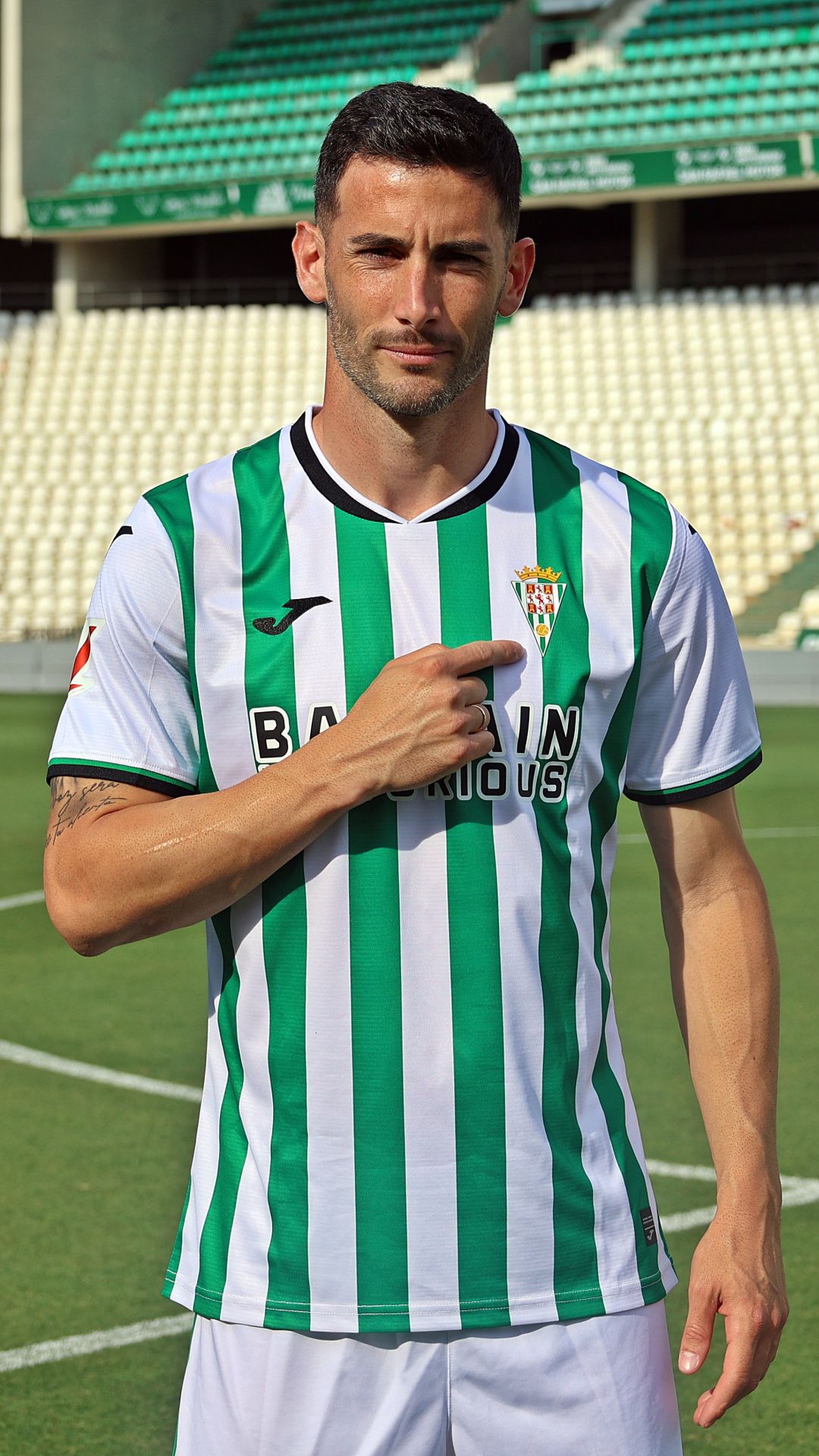 La nueva camiseta oficial del Córdoba CF para la temporada 2025-2026, en imágenes