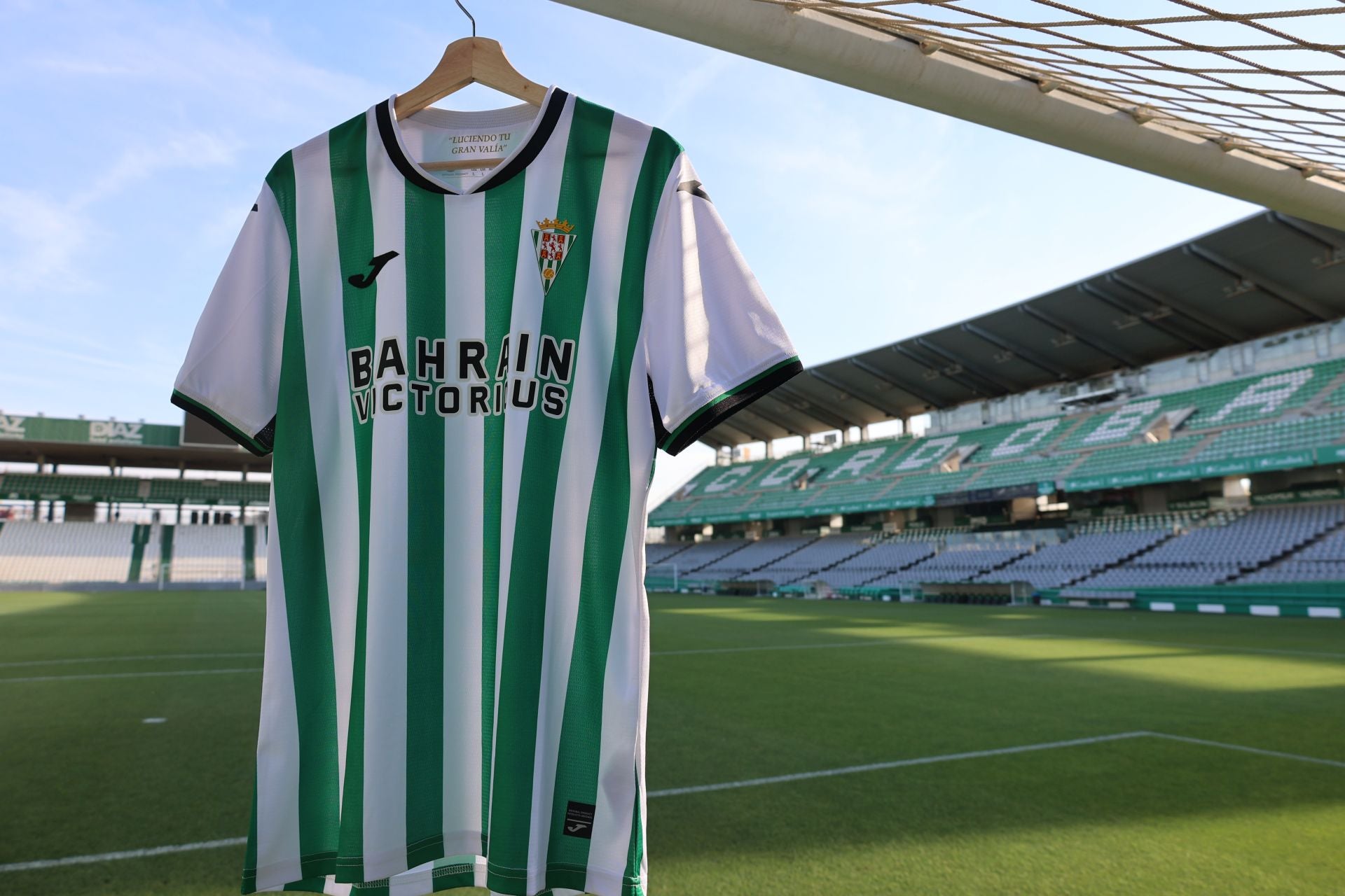 La nueva camiseta oficial del Córdoba CF para la temporada 2025-2026, en imágenes