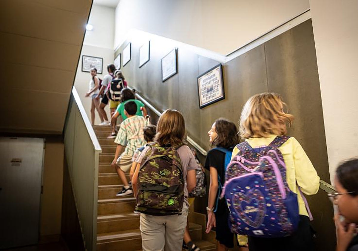 Imagen de archivo de un grupo de escolares en un colegio de Valencia