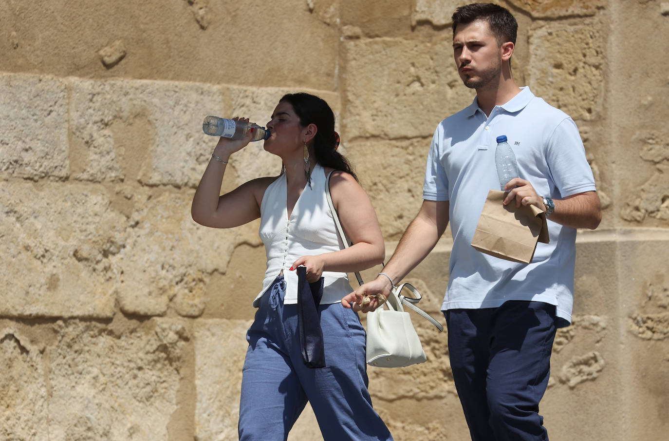 Las imágenes de un tórrido domingo en Córdoba a más de 43 grados