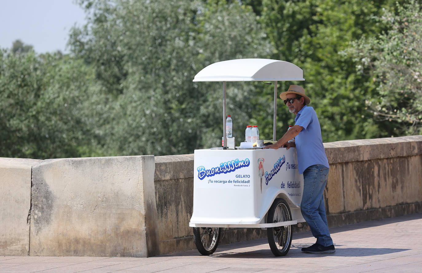 Las imágenes de un tórrido domingo en Córdoba a más de 43 grados