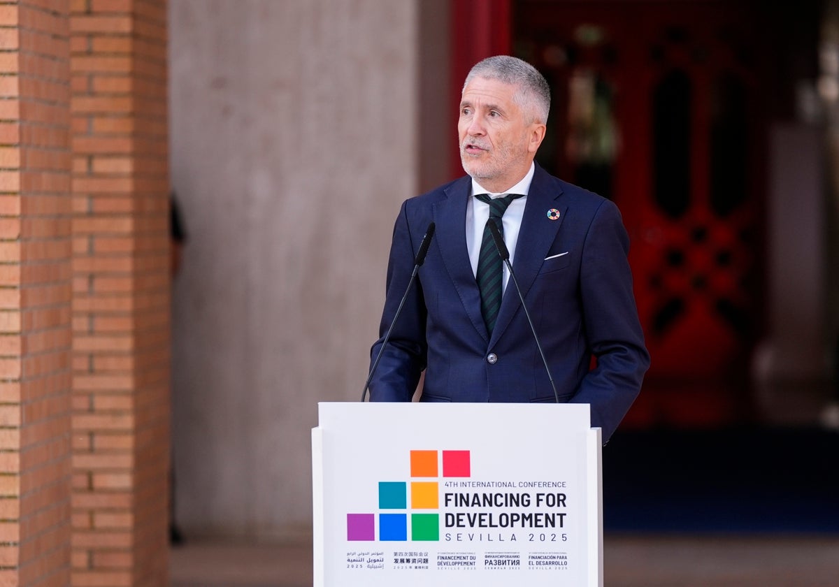 El ministro del Interior, Fernando Grande-Marlaska, este domingo en la conferencia de ayuda al desarrollo de Sevilla