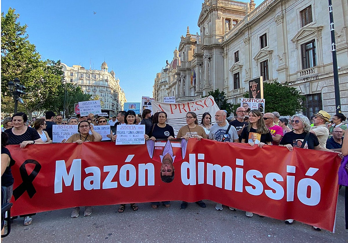 Imagen de la cabecera de la octava manifestación contra la gestión de la dana en Valencia del presidente Mazón