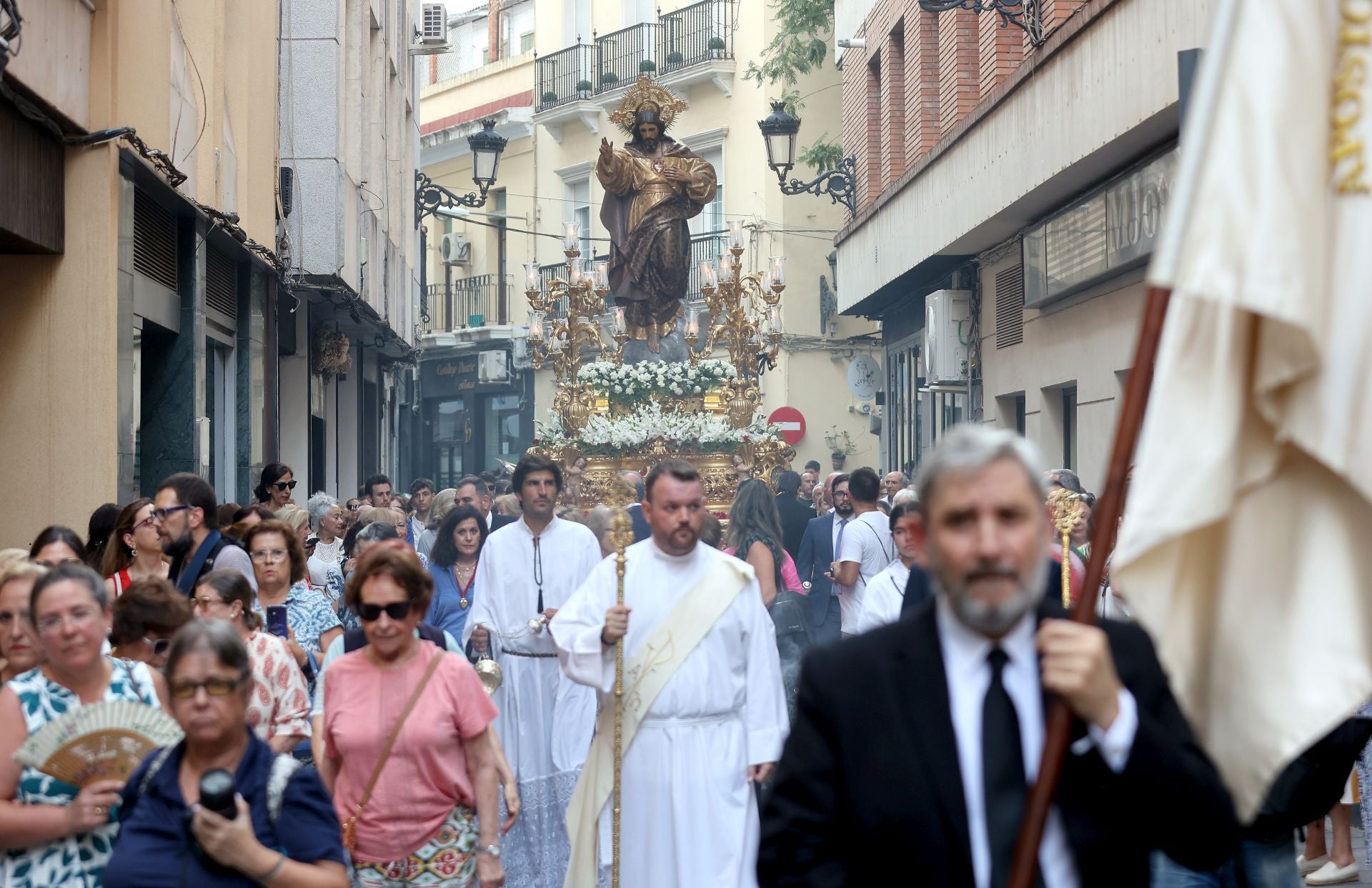 La procesión del Sagrado Corazón de Jesús por el Centro de Córdoba, en imágenes