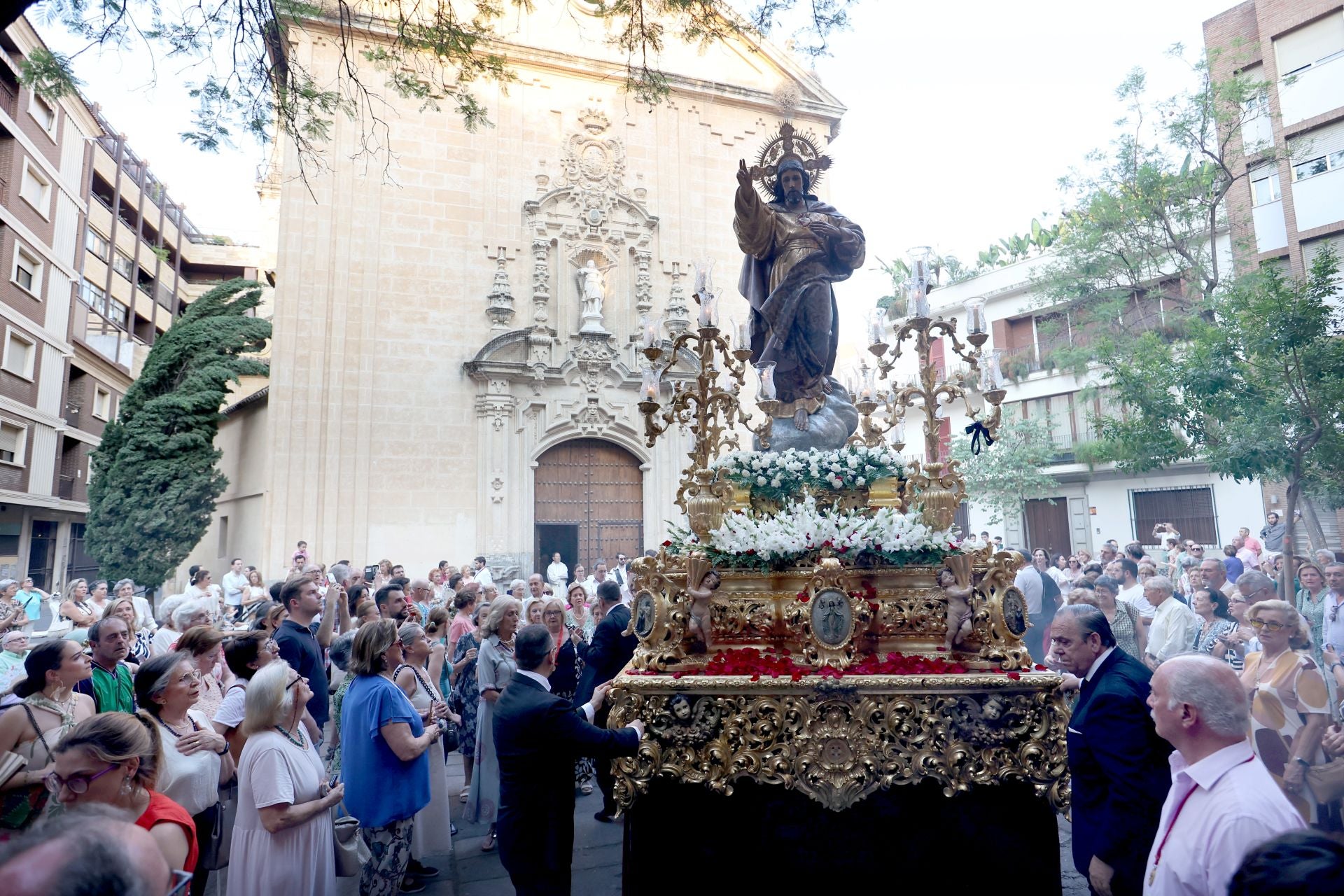 La procesión del Sagrado Corazón de Jesús por el Centro de Córdoba, en imágenes