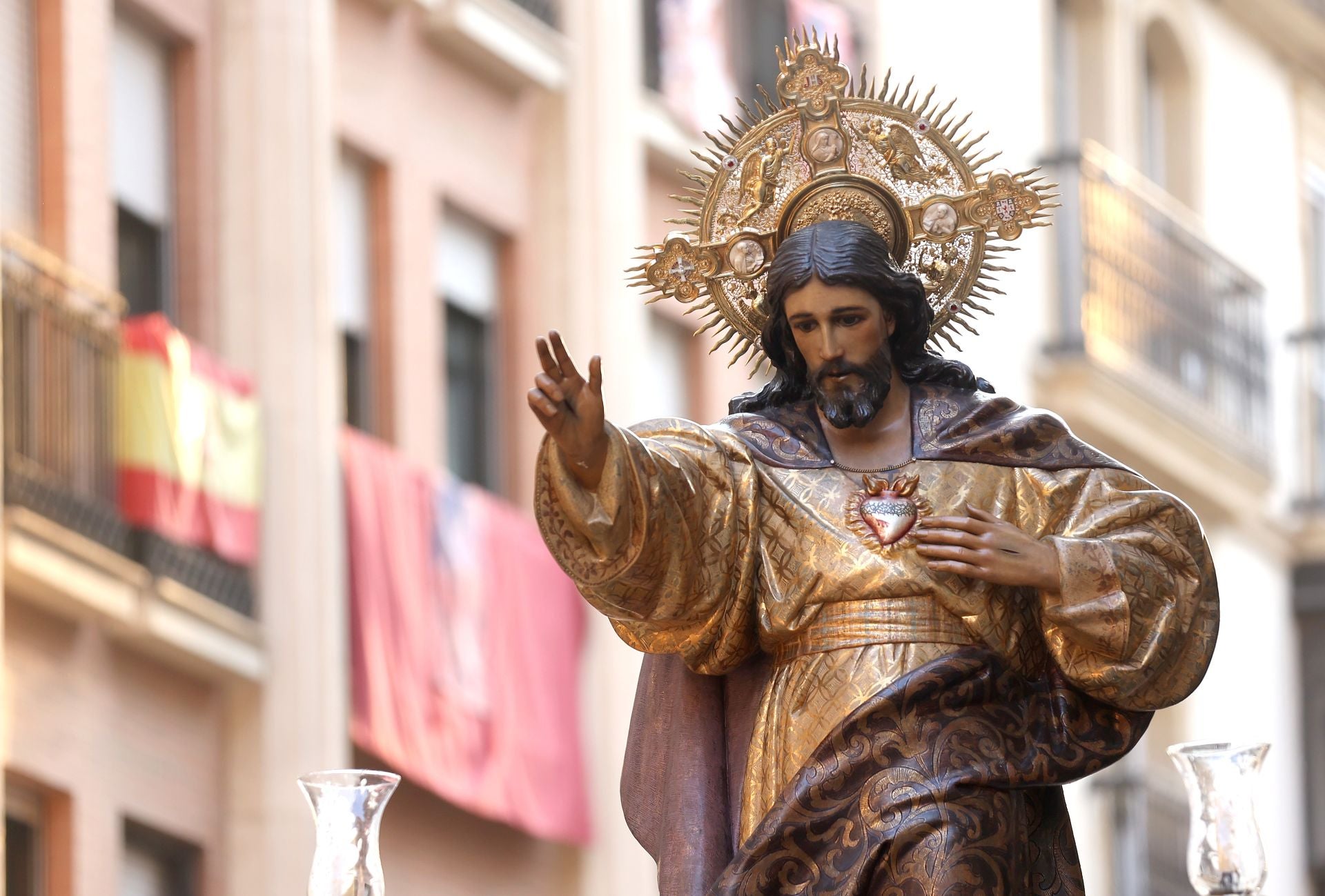 La procesión del Sagrado Corazón de Jesús por el Centro de Córdoba, en imágenes