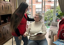 'Vida', el proyecto de Cruz Roja en Córdoba que permite a los mayores vivir en sus casas