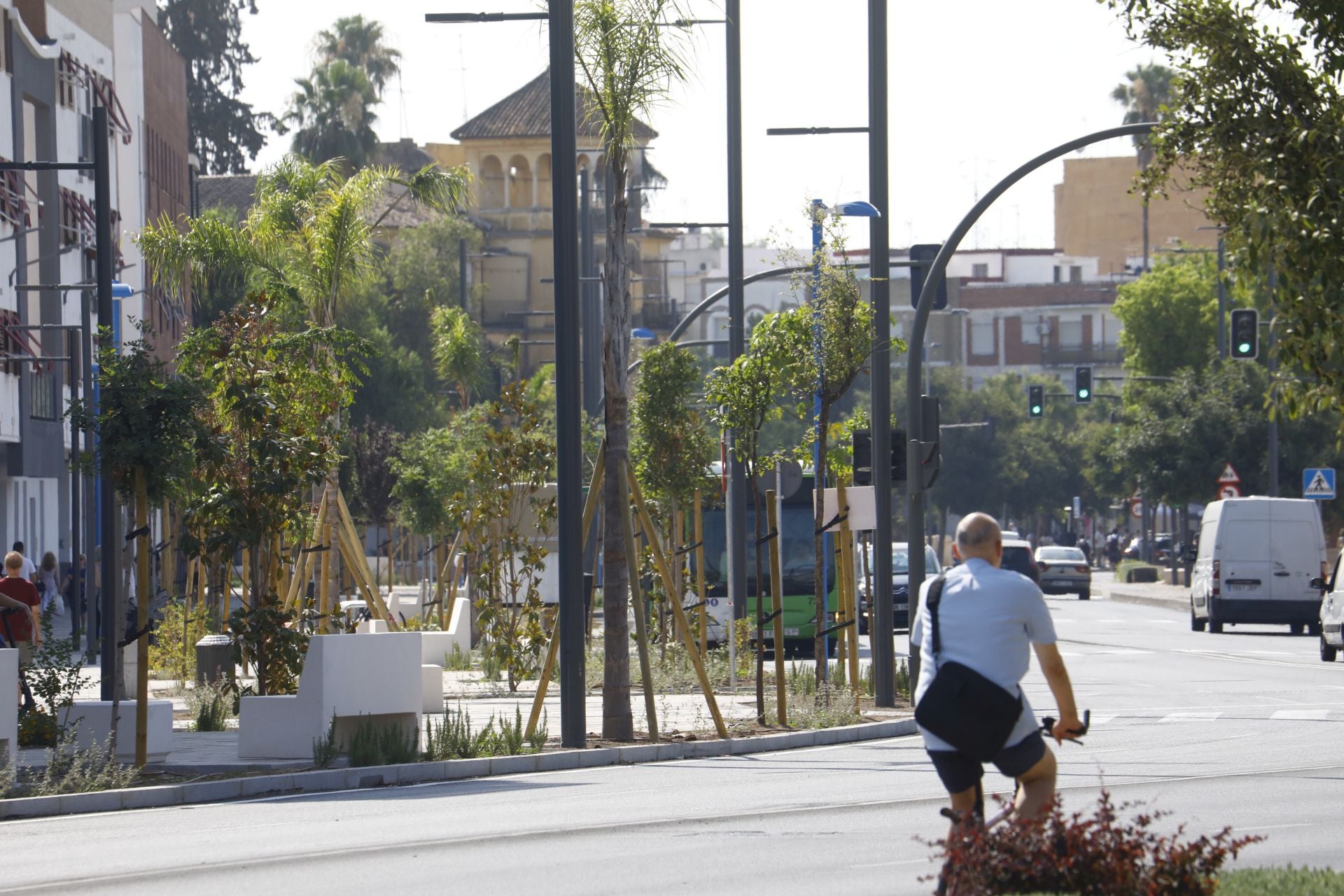 Así ha quedado la nueva Ronda de Marrubial tras las obras, en imágenes