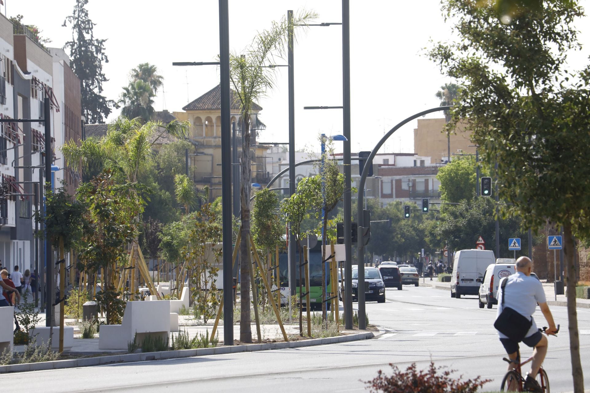 Así ha quedado la nueva Ronda de Marrubial tras las obras, en imágenes