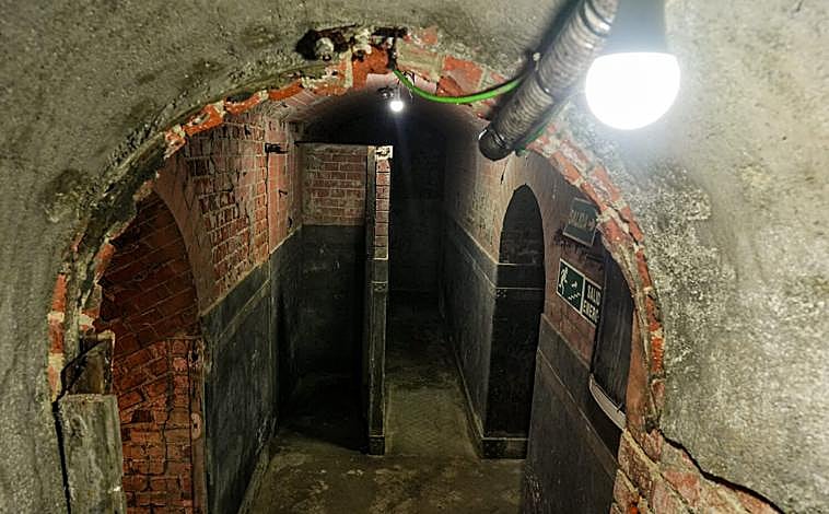 Imagen principal - Diferentes espacios del interior del refugio antiaéreo del parque del Retiro