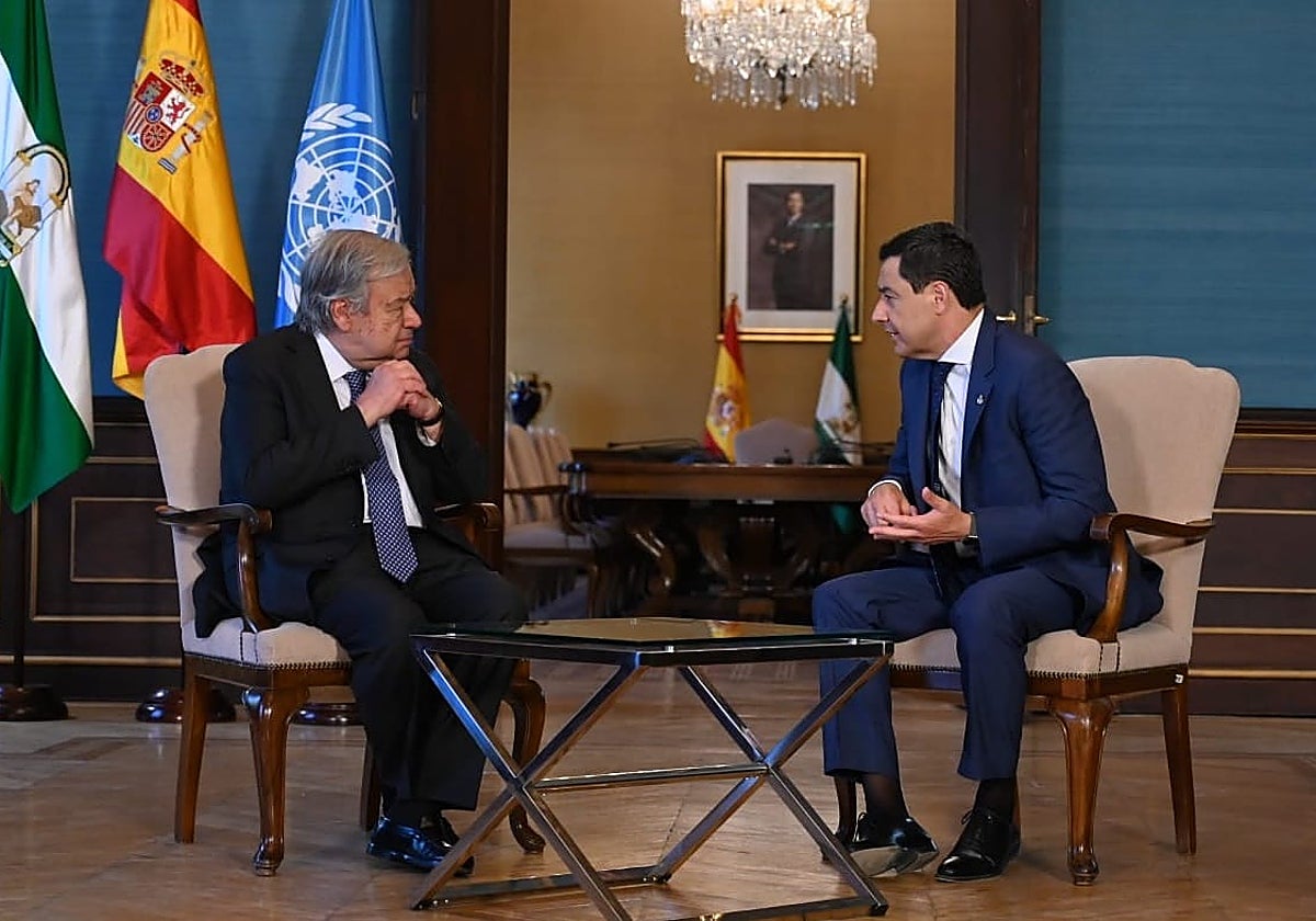 Juanma Moreno, con Antonio Guterres en San Telmo